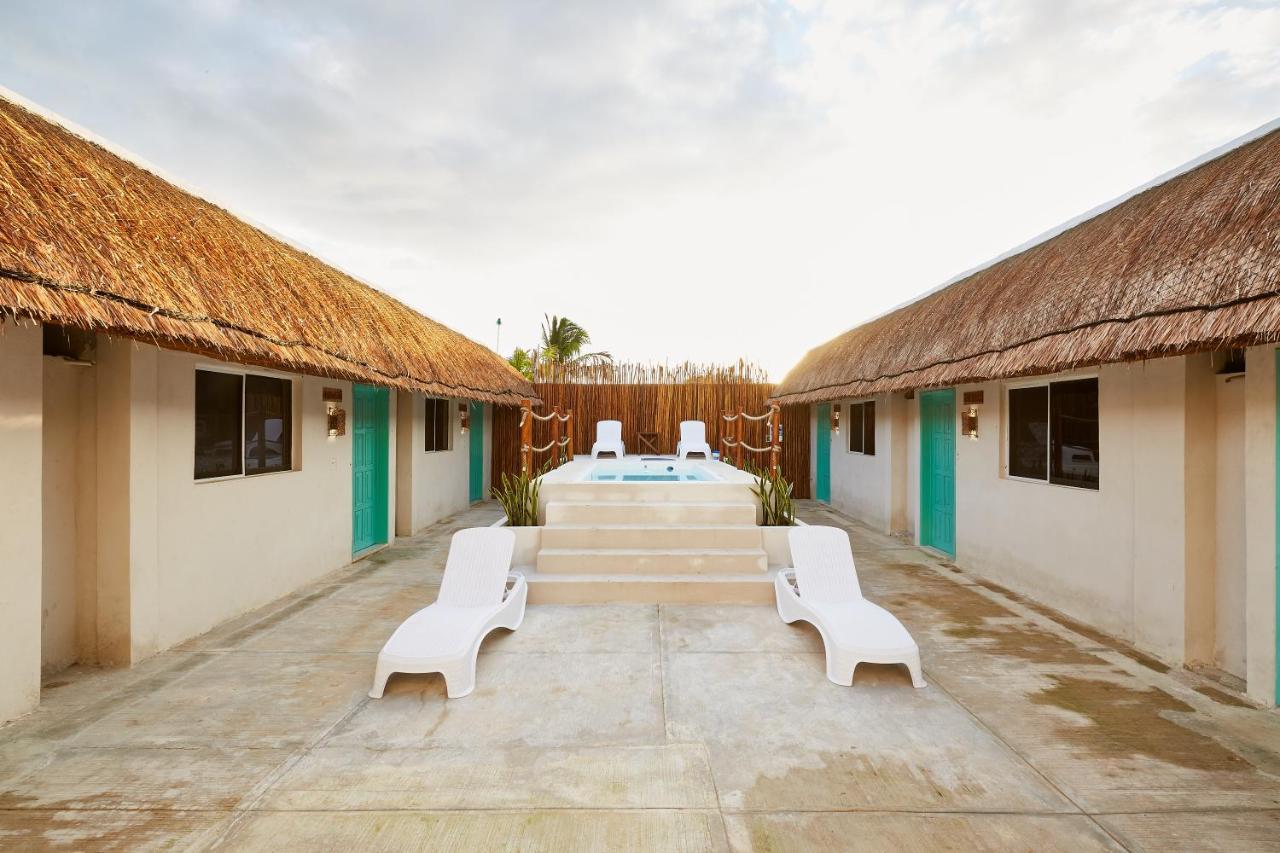 Hotel Pelicano Chiquila Exterior photo
