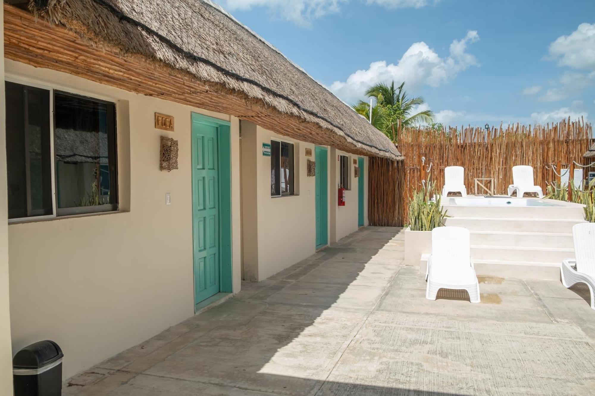 Hotel Pelicano Chiquila Exterior photo