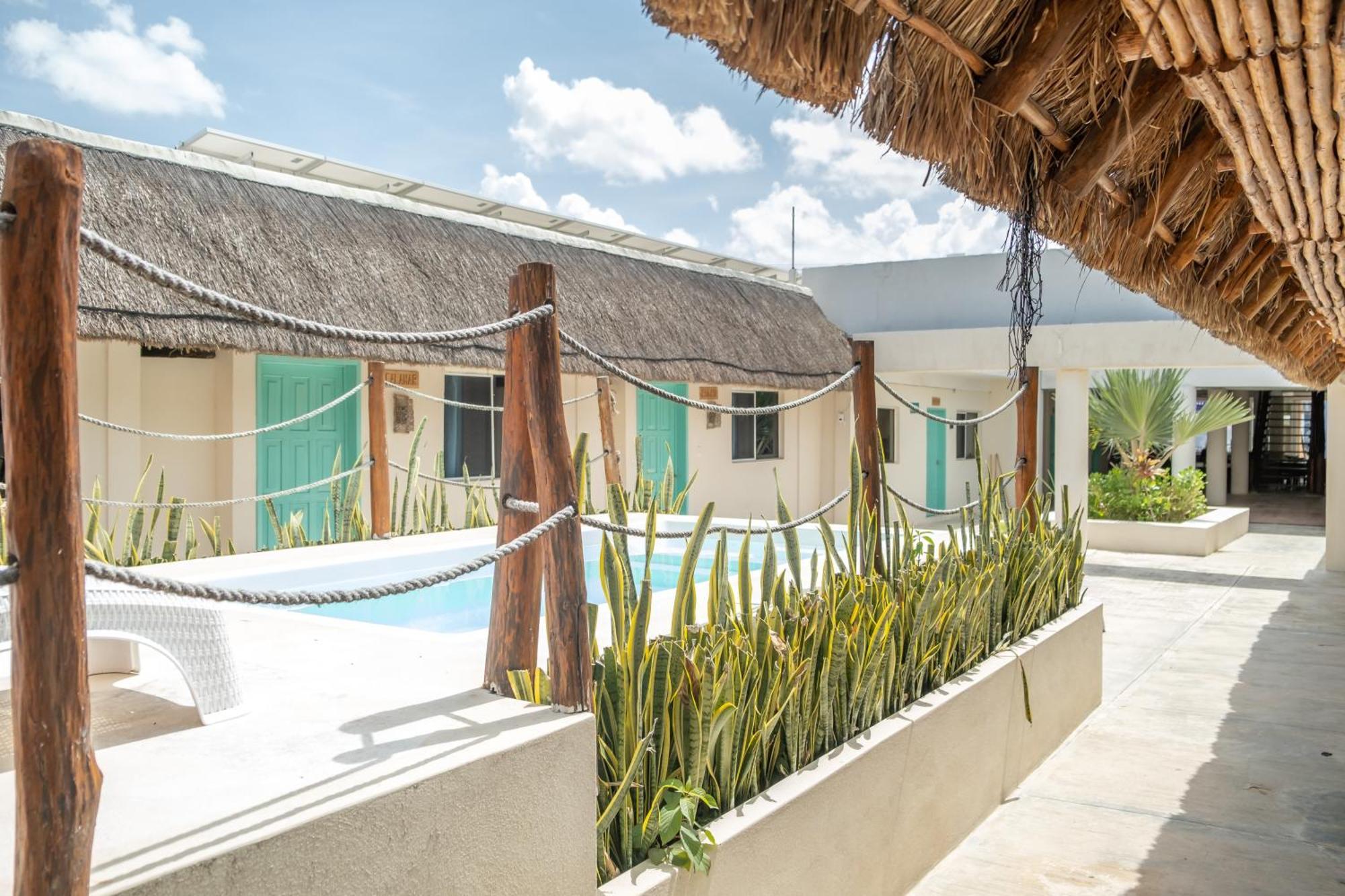 Hotel Pelicano Chiquila Exterior photo